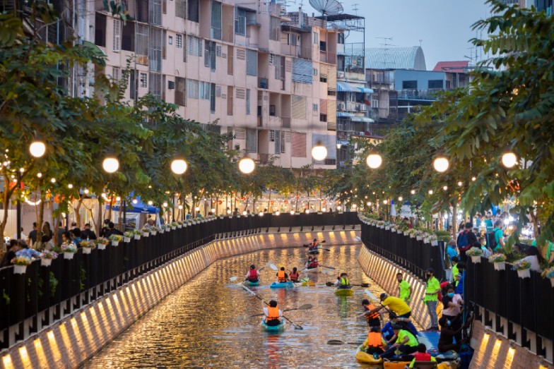 Khlong Ong Ang Walking Street